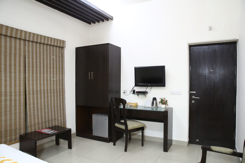 Fabhotel Exotica Greenpark New Delhi Bagian luar foto