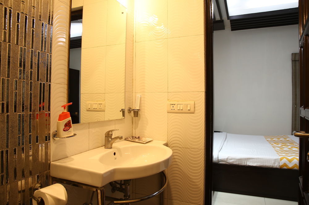 Fabhotel Exotica Greenpark New Delhi Bagian luar foto