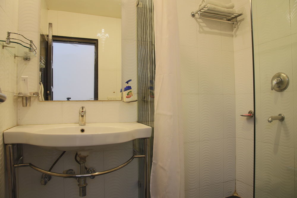Fabhotel Exotica Greenpark New Delhi Bagian luar foto