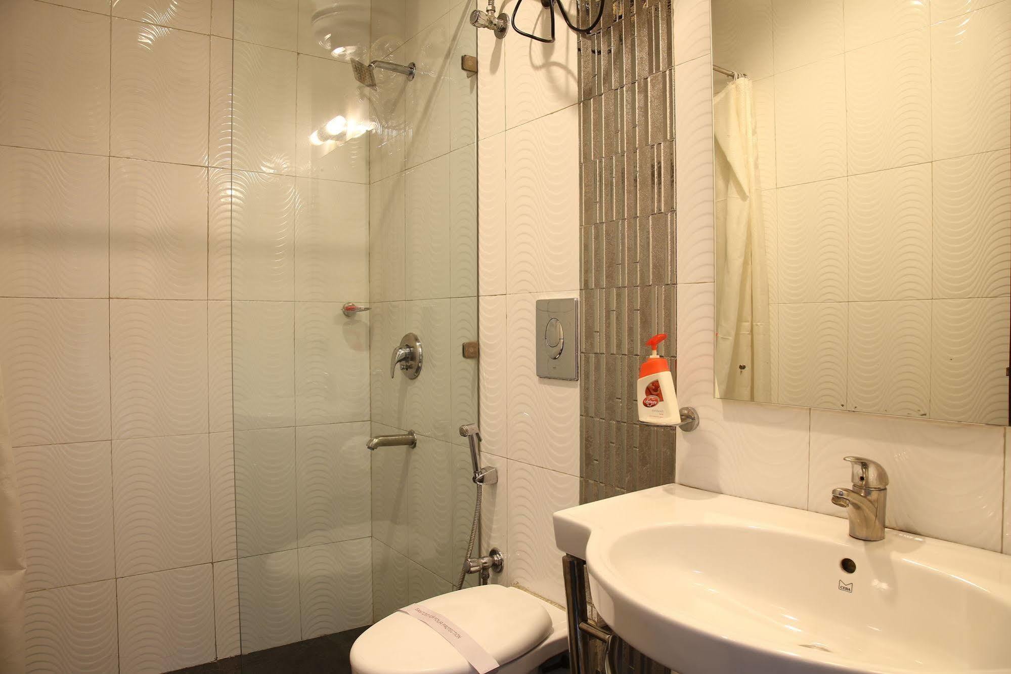 Fabhotel Exotica Greenpark New Delhi Bagian luar foto